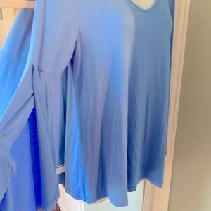 ladies top, sky blue Medium